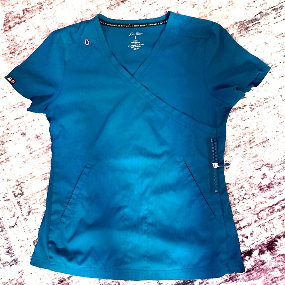 Koi Lite Caribbean Blue Scrub Set